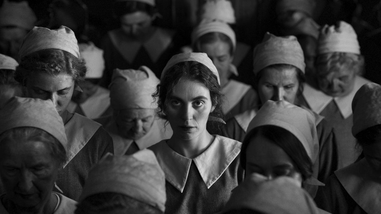 فيلم The Girl with the Needle 2024 مترجم